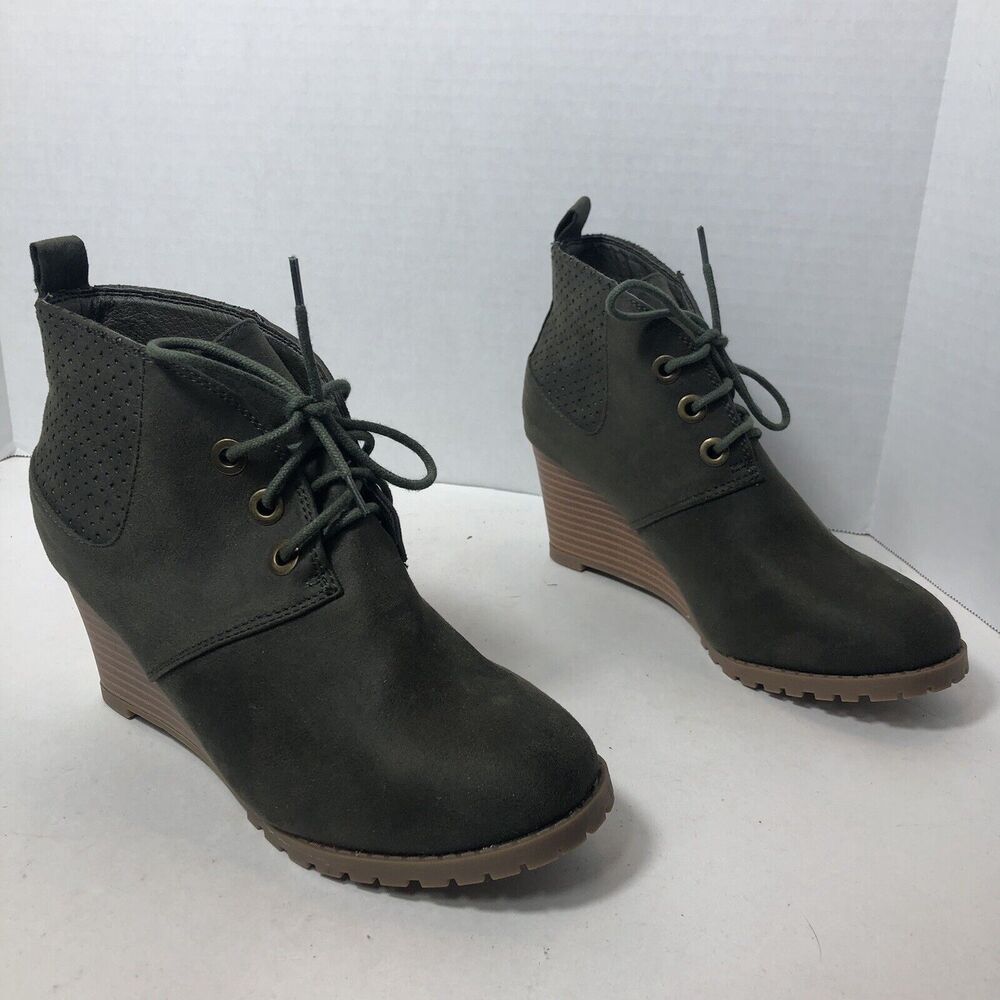Gloria Vanderbilt Boots Womens Size 6 Ankle Chelsea‎ Wedge Heel Green Gv-Koko B3